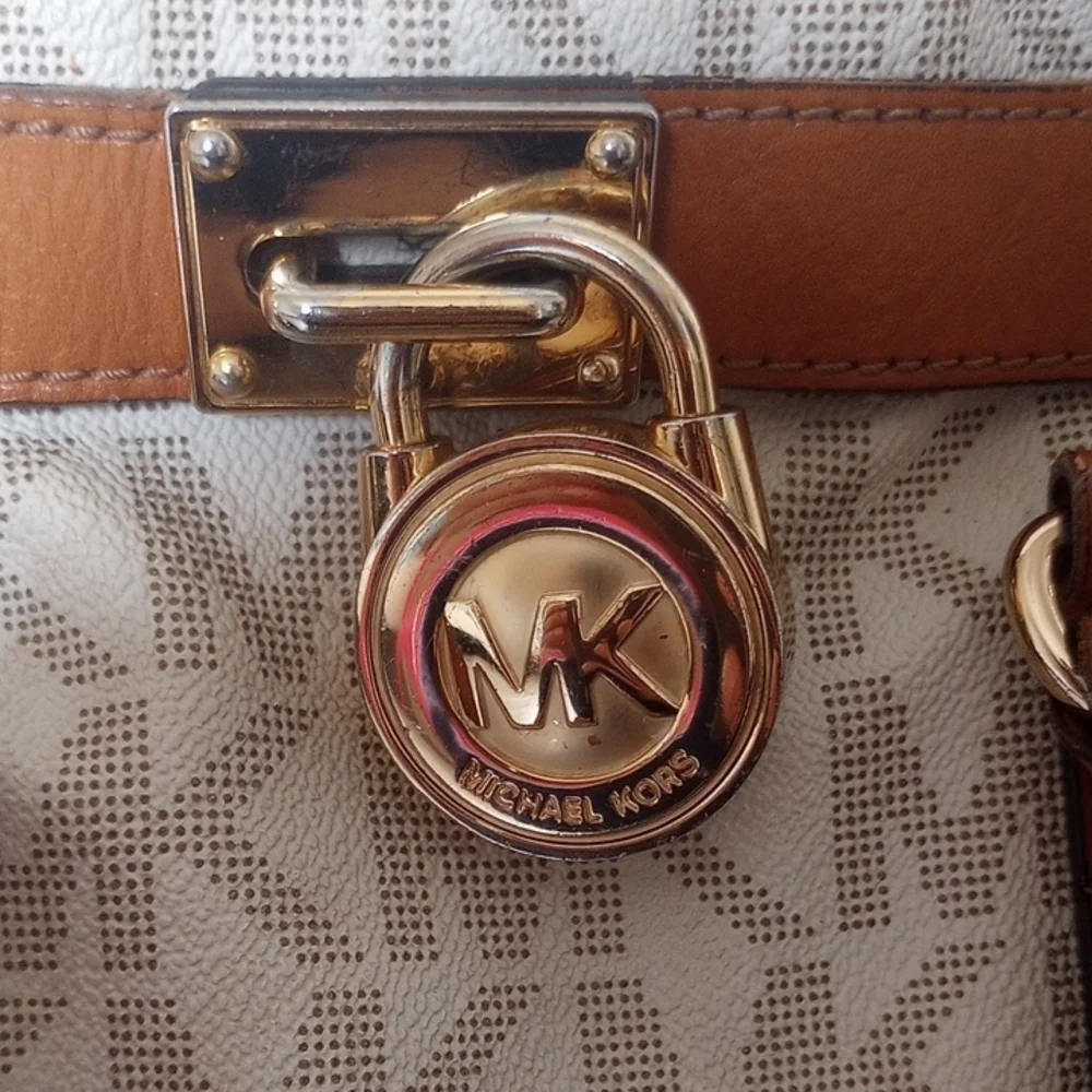 Michael Kors Beige and Brown Shoulder Bag - Picture 2 of 10